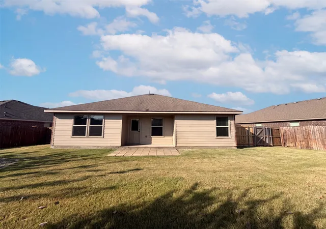 Photo 4 of Sale Pending at 315 Elam Dr, Anna, TX 75409 | MLS# 21349188 | Listing updated on 2026-10-06