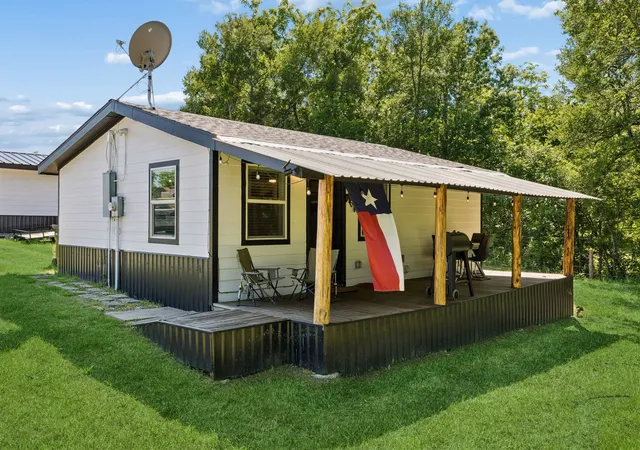 Multi family home for sale at 111 Mitchell Rd Rd, Sherman, TX 75090 | MLS# 21348400
