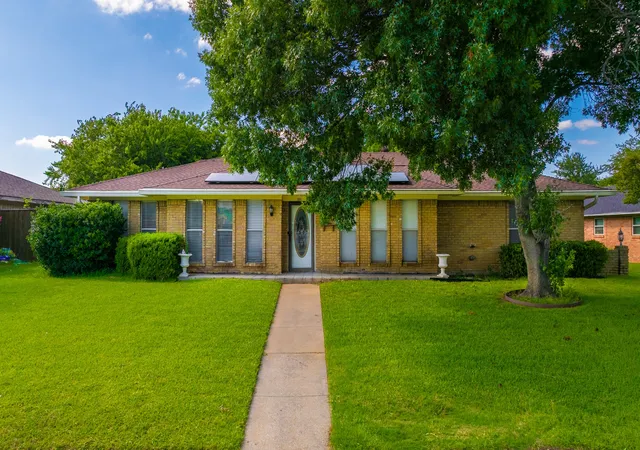 Photo 2 of Single family home for sale at 1241 College Pkwy, Lewisville, TX 75077 | MLS# 21349268 | Listing updated on 2026-09-29