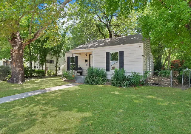 Photo 2 of Single family home for sale at 5061 Lyndon Dr, Fort Worth, TX 76116 | MLS# 21349344 | Listing updated on 2026-09-08