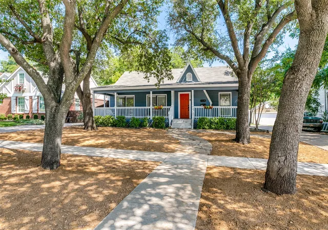 Photo 1 of Single family home for sale at 5012 Calmont Ave, Fort Worth, TX 76107 | MLS# 21348450 | Listing updated on 2026-09-10