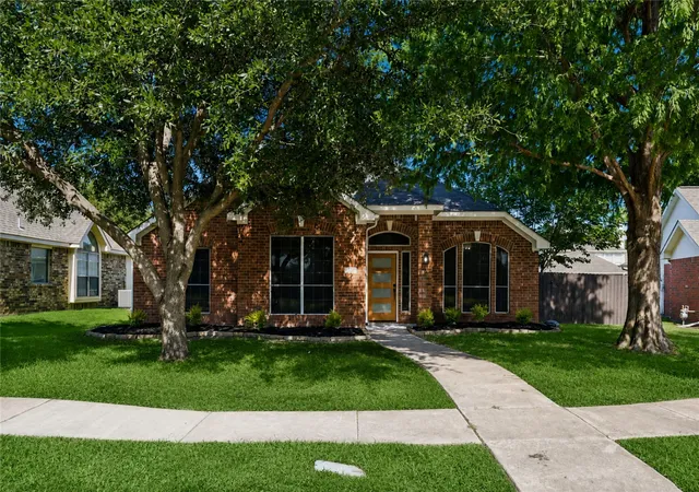 Photo 1 of Single family home for sale at 305 Droinwich Cir, Allen, TX 75002 | MLS# 21349355 | Listing updated on 2026-09-18