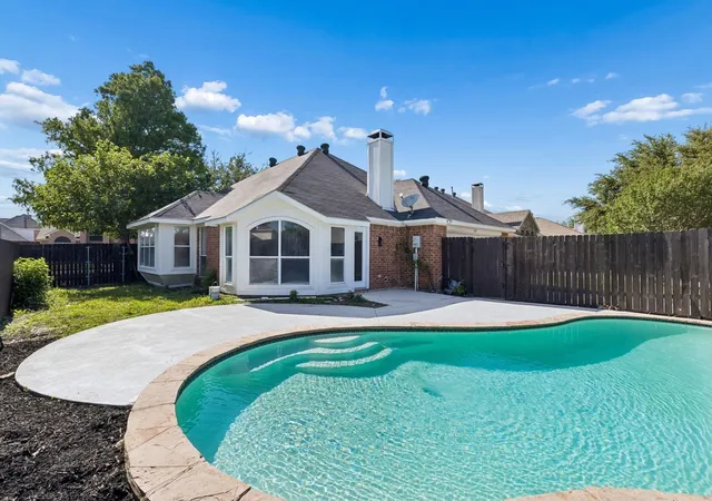 Photo 2 of Single family home for sale at 305 Droinwich Cir, Allen, TX 75002 | MLS# 21349355 | Listing updated on 2026-09-18