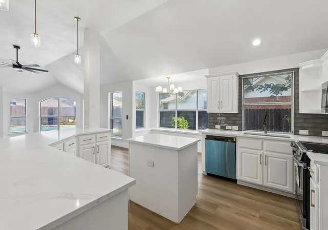 Photo 4 of Single family home for sale at 305 Droinwich Cir, Allen, TX 75002 | MLS# 21349355 | Listing updated on 2026-09-18
