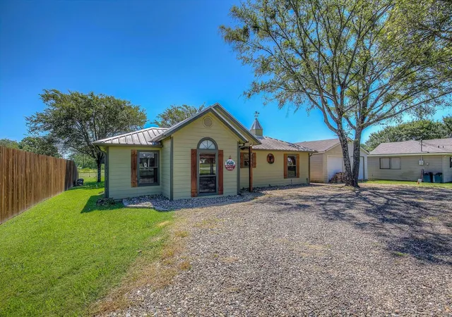 Photo 1 of Single family home for sale at 166 County Road 1559, Alba, TX 75410 | MLS# 21347489 | Listing updated on 2026-09-17