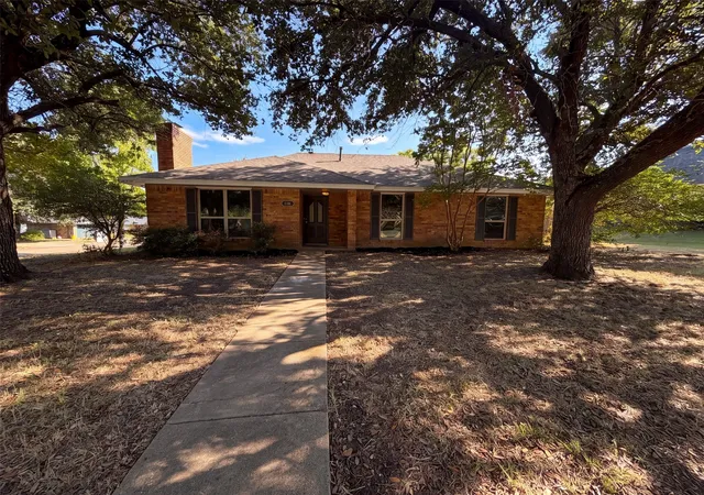 Photo 1 of Sale Pending at 1406 Tad St, Ennis, TX 75119 | MLS# 21349575 | Listing updated on 2026-09-11