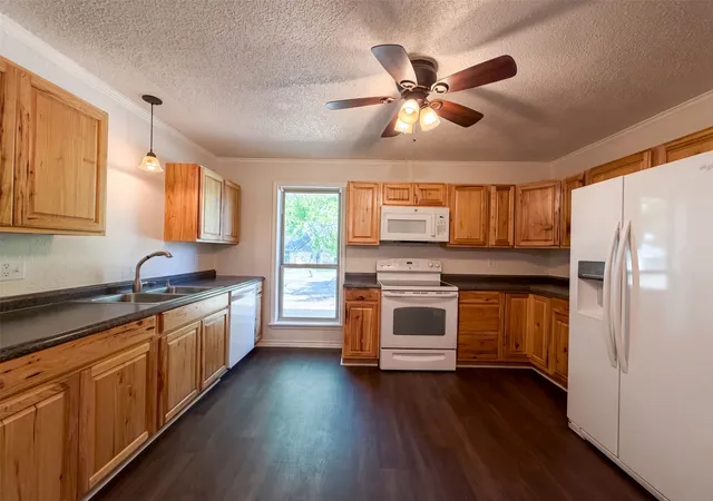 Photo 2 of Sale Pending at 1406 Tad St, Ennis, TX 75119 | MLS# 21349575 | Listing updated on 2026-09-11