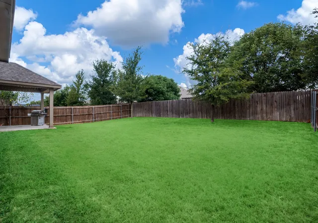 Photo 4 of Single family home for sale at 329 Strait Ln, Waxahachie, TX 75165 | MLS# 21348879 | Listing updated on 2026-10-04