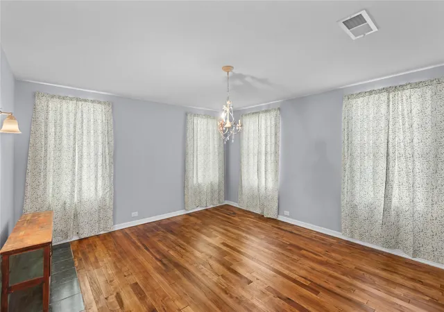 Photo 3 of Single family home for sale at 650 W Kaufman St, Paris, TX 75460 | MLS# 21349641 | Listing updated on 2026-09-19