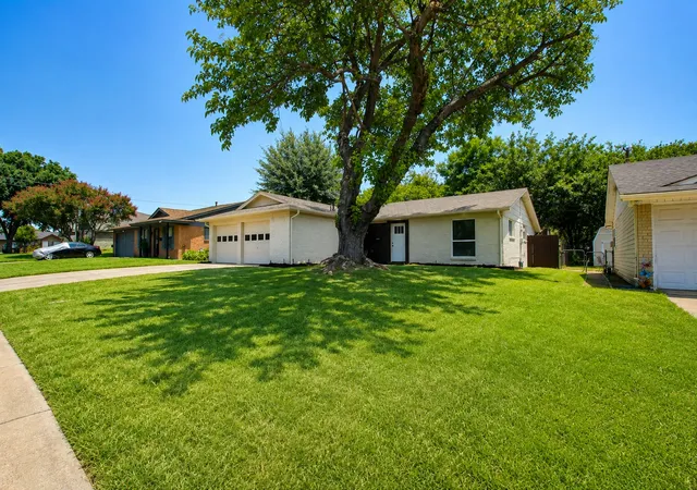 Photo 3 of Single family home for sale at 1014 Bunn Dr, Irving, TX 75061 | MLS# 21349280 | Listing updated on 2026-09-11