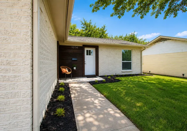 Photo 3 of Single family home for sale at 1014 Bunn Dr, Irving, TX 75061 | MLS# 21349280 | Listing updated on 2026-09-26