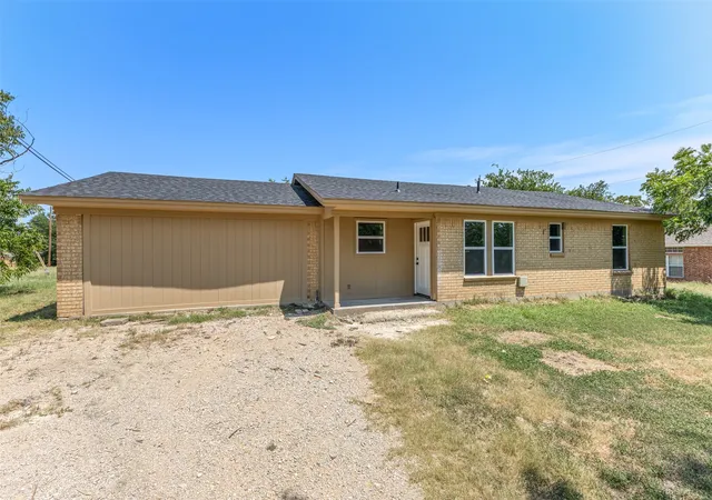 Photo 1 of Single family home for sale at 420 Dogwood St, Springtown, TX 76082 | MLS# 21349693 | Listing updated on 2026-09-08