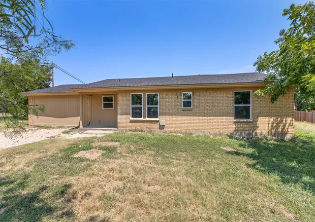 Photo 2 of Single family home for sale at 420 Dogwood St, Springtown, TX 76082 | MLS# 21349693 | Listing updated on 2026-09-08
