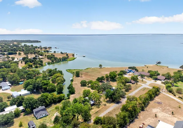 Photo 2 of Single family home for sale at 130 Blue Water, Point, TX 75472 | MLS# 21349603 | Listing updated on 2026-09-18