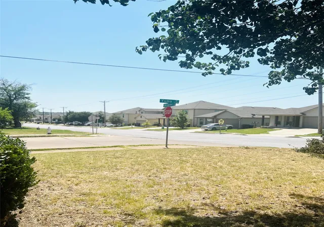 Photo 3 of Sale Pending at 1355 Glen Garden Dr, Fort Worth, TX 76104 | MLS# 21349871 | Listing updated on 2026-09-21