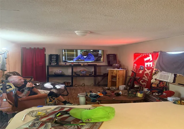 Photo 4 of Manufactured home for sale at 405 Sunset Dr, Tool, TX 75143 | MLS# 21349877 | Listing updated on 2026-10-07