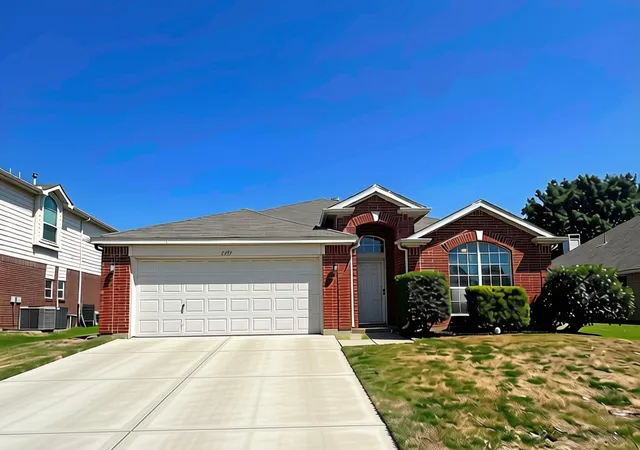Photo 1 of Single family home for sale at 2405 Kariba Ln, Denton, TX 76210 | MLS# 21337764 | Listing updated on 2026-09-08