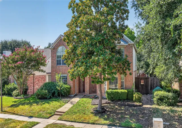 Photo 3 of Sale Pending at 9512 Preston Vineyard Dr, Frisco, TX 75035 | MLS# 21349943 | Listing updated on 2026-09-14
