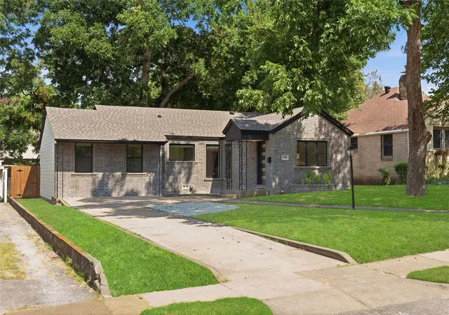 Photo 3 of Single family home for sale at 1426 Alaska Ave, Dallas, TX 75216 | MLS# 21347341 | Listing updated on 2026-09-08