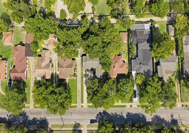 Photo 4 of Single family home for sale at 1426 Alaska Ave, Dallas, TX 75216 | MLS# 21347341 | Listing updated on 2026-09-08