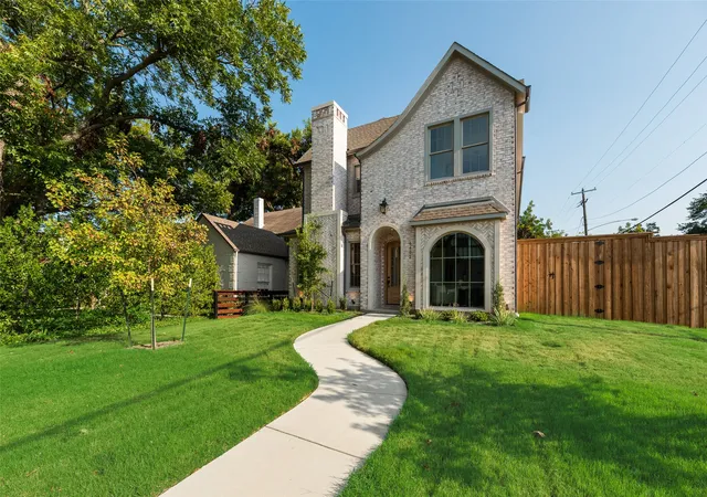 Photo 2 of Single family home for sale at 6402 Westlake Ave, Dallas, TX 75214 | MLS# 21350021 | Listing updated on 2026-09-13