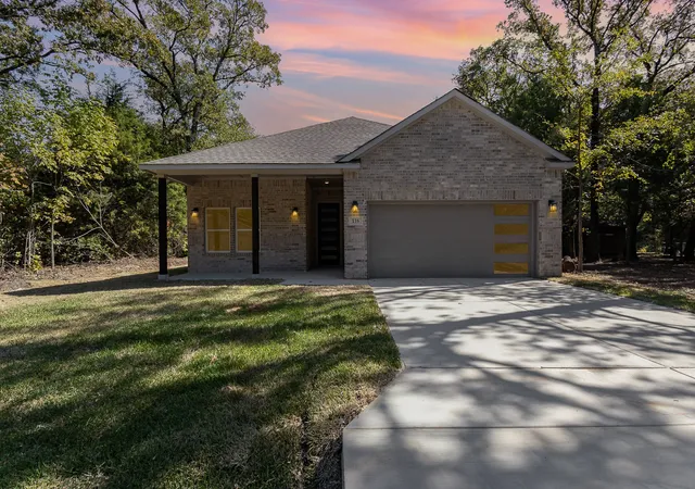 Photo 2 of Single family home for sale at 116 Oakwood Dr, Trinidad, TX 75163 | MLS# 21343428 | Listing updated on 2026-09-30
