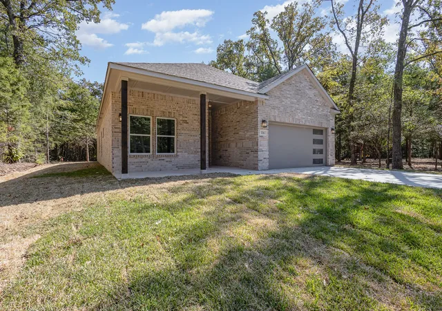 Photo 3 of Single family home for sale at 116 Oakwood Dr, Trinidad, TX 75163 | MLS# 21343428 | Listing updated on 2026-09-30
