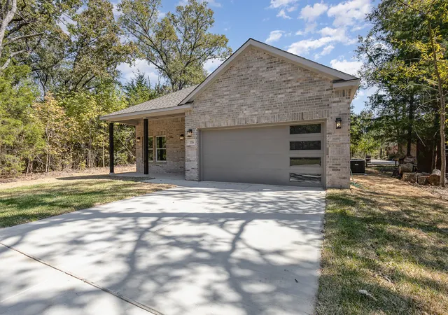 Photo 3 of Single family home for sale at 116 Oakwood Dr, Trinidad, TX 75163 | MLS# 21343428 | Listing updated on 2026-09-30