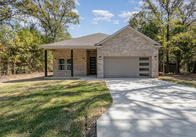 Photo 4 of Single family home for sale at 116 Oakwood Dr, Trinidad, TX 75163 | MLS# 21343428 | Listing updated on 2026-09-30