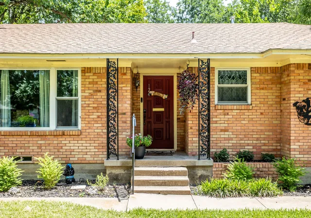 Photo 2 of Single family home for sale at 124 Martin Dr, Lancaster, TX 75146 | MLS# 21350100 | Listing updated on 2026-09-08