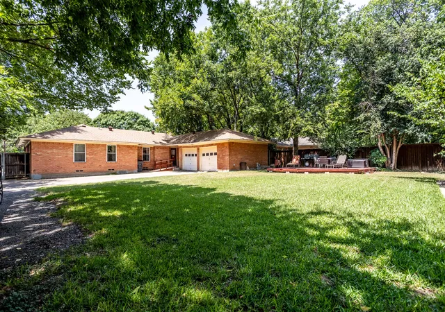 Photo 4 of Single family home for sale at 124 Martin Dr, Lancaster, TX 75146 | MLS# 21350100 | Listing updated on 2026-09-08