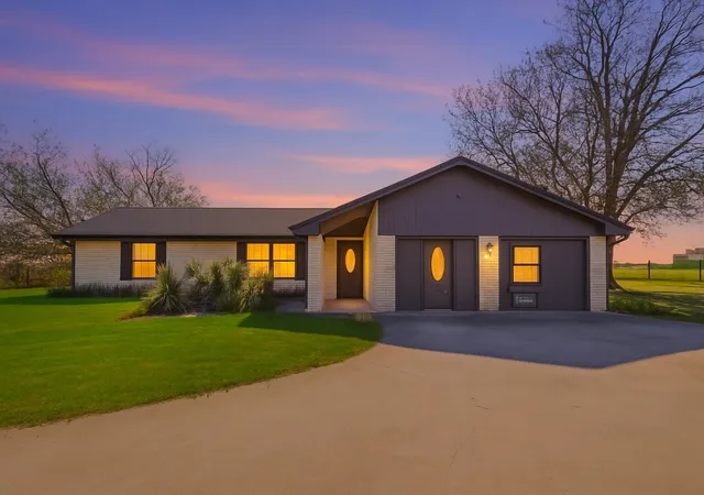 Photo 2 of House for sale at 3873 Lois Rd E, Sanger, TX 76266 | MLS# 21349002 | Listing updated on 2026-09-15