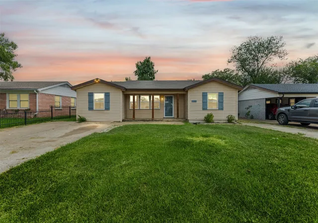 Photo 1 of Single family home for sale at 116 Highland Dr, Ennis, TX 75119 | MLS# 21350044 | Listing updated on 2026-09-12