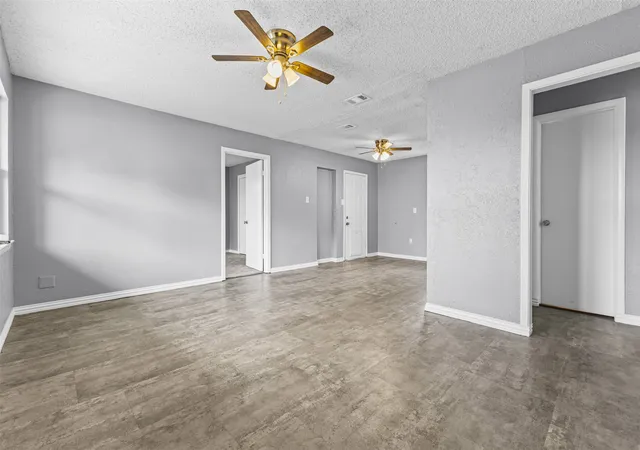 Photo 3 of Single family home for sale at 116 Highland Dr, Ennis, TX 75119 | MLS# 21350044 | Listing updated on 2026-09-12