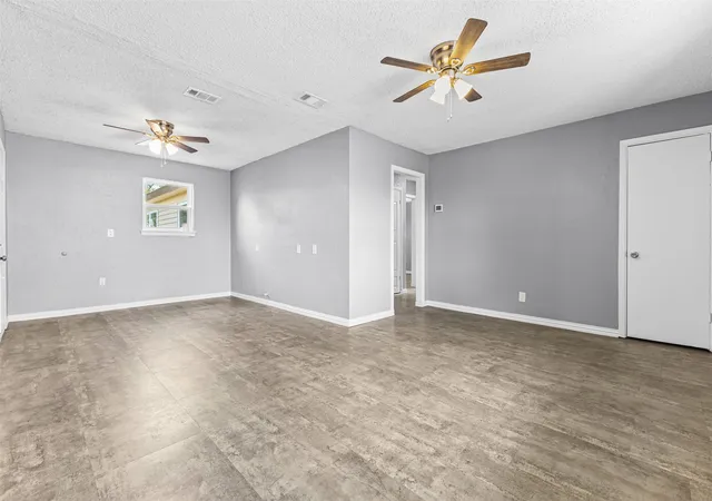 Photo 3 of Single family home for sale at 116 Highland Dr, Ennis, TX 75119 | MLS# 21350044 | Listing updated on 2026-09-26