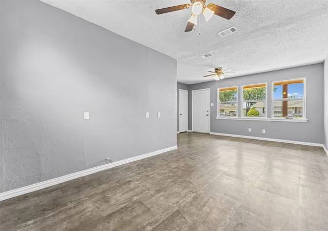Photo 4 of Single family home for sale at 116 Highland Dr, Ennis, TX 75119 | MLS# 21350044 | Listing updated on 2026-09-26