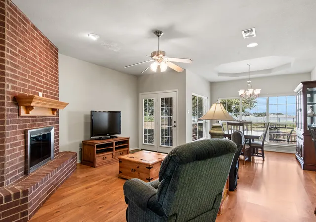 Photo 3 of Single family home for sale at 1237 Beach View, Seven Points, TX 75143 | MLS# 21348590 | Listing updated on 2026-09-11