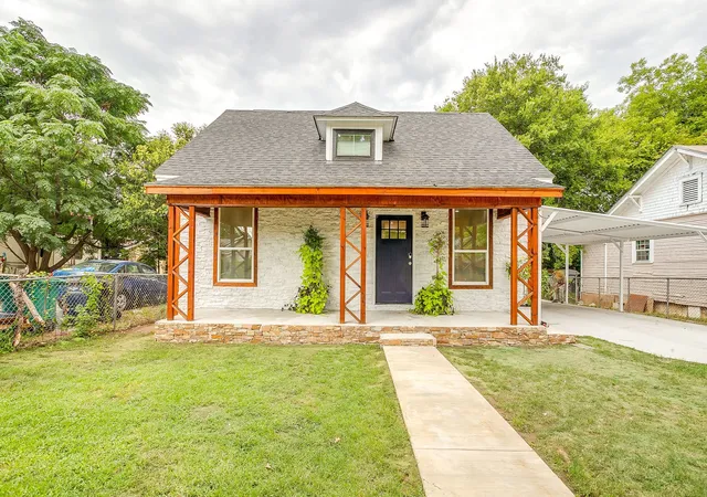 Single family home for sale at 2214 Pearl Ave, Fort Worth, TX 76164 | MLS# 21345973