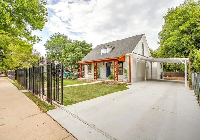 Photo 2 of Single family home for sale at 2214 Pearl Ave, Fort Worth, TX 76164 | MLS# 21345973 | Listing updated on 2026-09-14