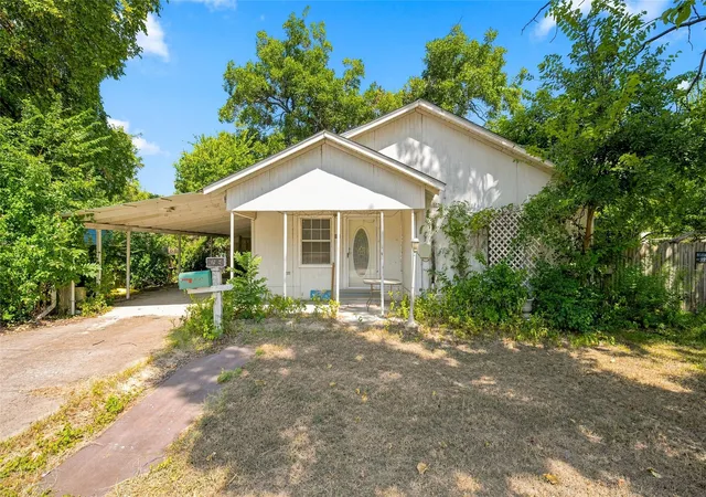 Single family home for sale at 405 4Th St, Hubbard, TX 76648 | MLS# 21346748
