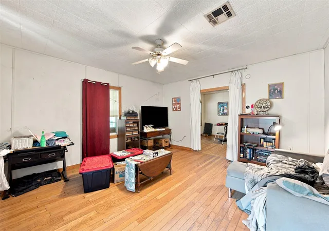 Photo 2 of Single family home for sale at 405 4th St, Hubbard, TX 76648 | MLS# 21346748 | Listing updated on 2026-09-30