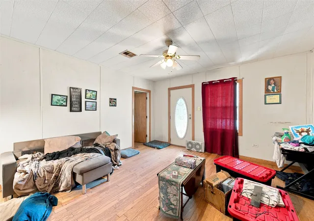 Photo 3 of Single family home for sale at 405 4th St, Hubbard, TX 76648 | MLS# 21346748 | Listing updated on 2026-09-30
