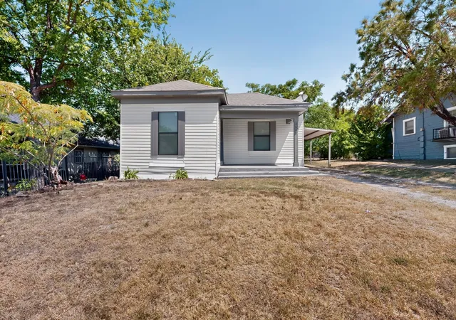 Photo 1 of Sale Pending at 2609 Avenue G, Fort Worth, TX 76105 | MLS# 21347363 | Listing updated on 2026-10-05