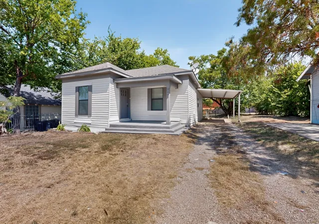 Photo 1 of Sale Pending at 2609 Avenue G, Fort Worth, TX 76105 | MLS# 21347363 | Listing updated on 2026-10-05