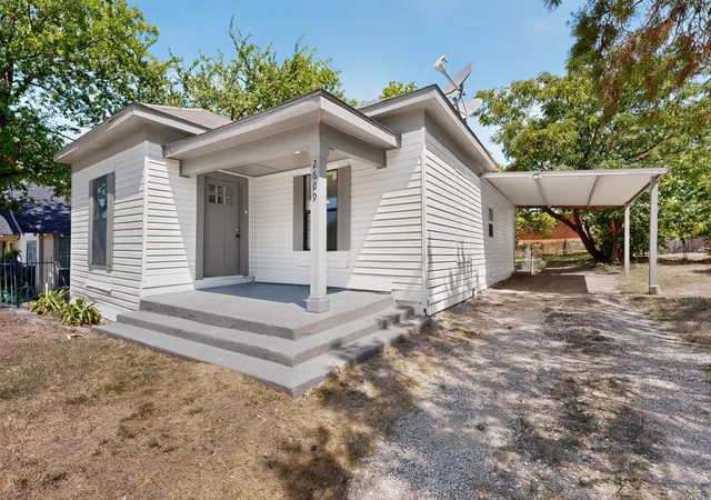 Photo 2 of Sale Pending at 2609 Avenue G, Fort Worth, TX 76105 | MLS# 21347363 | Listing updated on 2026-10-05
