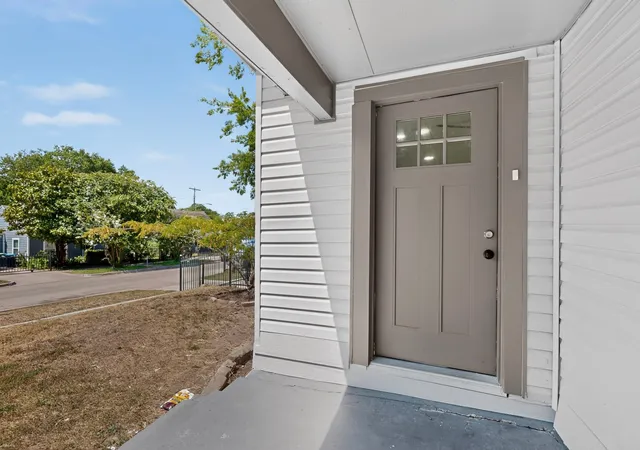 Photo 3 of Sale Pending at 2609 Avenue G, Fort Worth, TX 76105 | MLS# 21347363 | Listing updated on 2026-10-05