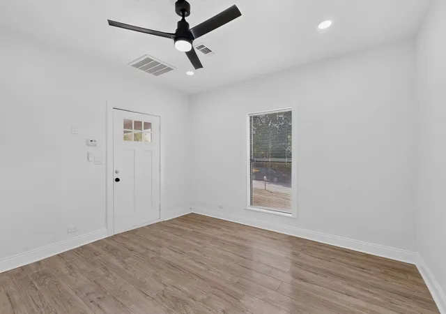 Photo 4 of Sale Pending at 2609 Avenue G, Fort Worth, TX 76105 | MLS# 21347363 | Listing updated on 2026-10-05