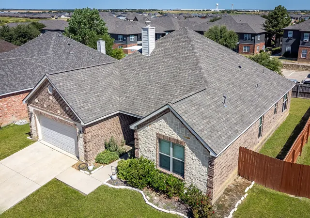 Photo 2 of Sale Pending at 4916 Lakepark Dr, Sanger, TX 76266 | MLS# 21350398 | Listing updated on 2026-09-10