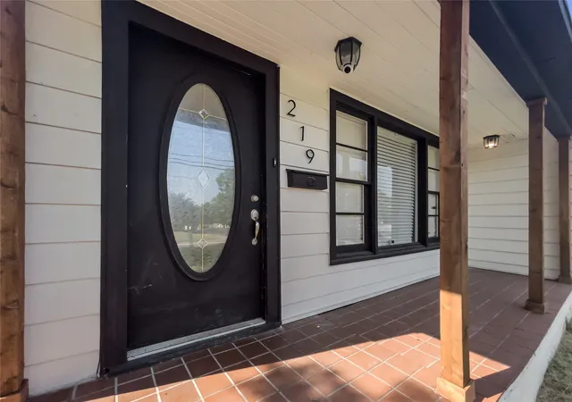 Photo 1 of Single family home for sale at 219 W Taylor St, Sherman, TX 75092 | MLS# 21350463 | Listing updated on 2026-09-10