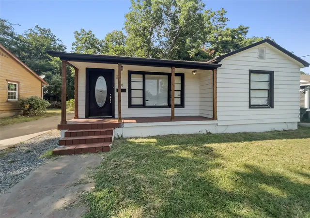 Photo 2 of Single family home for sale at 219 W Taylor St, Sherman, TX 75092 | MLS# 21350463 | Listing updated on 2026-09-10